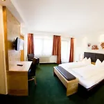 Salzburger Dolomitenhof فندق أنابيرغ ام لاميرتا